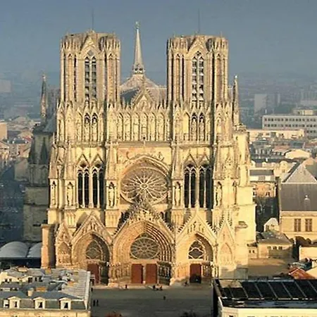 F2 Proche Gare Et Toute Commodite 아파트